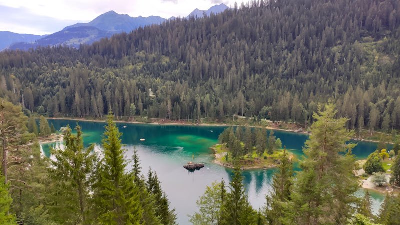 Il lago di Cauma arrivando da Flims