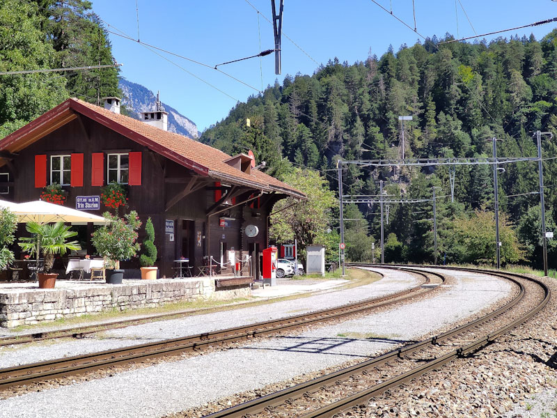 Stazione di Trin a Ruinaulta Sentiero ad anello nel Reno Alto: stazione di Trin