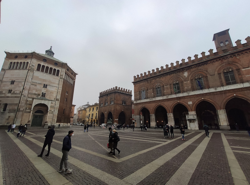 Battistero, Loggi dei Militi e Palazzo del Comune di Cremona