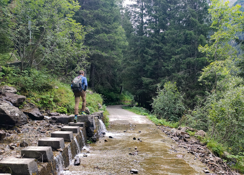 Rigagnoli e corsi d'acqua da attraversare in Val Belviso