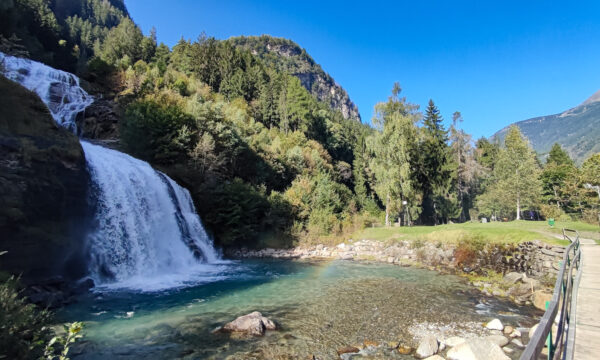 Cascata Piumogna: dove fare picnic e raccogliere castagne in Ticino