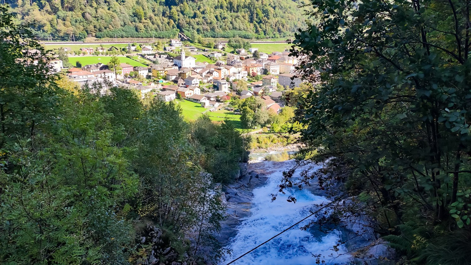 Panorama dalla parte alta della Cascata Piumogna Cascata Piumogna panorama su Faido